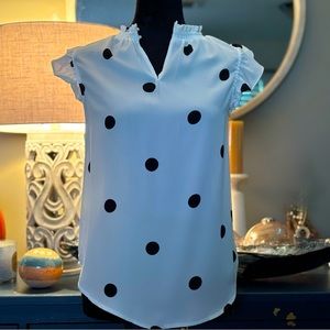 GORGEOUS BLACK AND WHITE BLOUSE